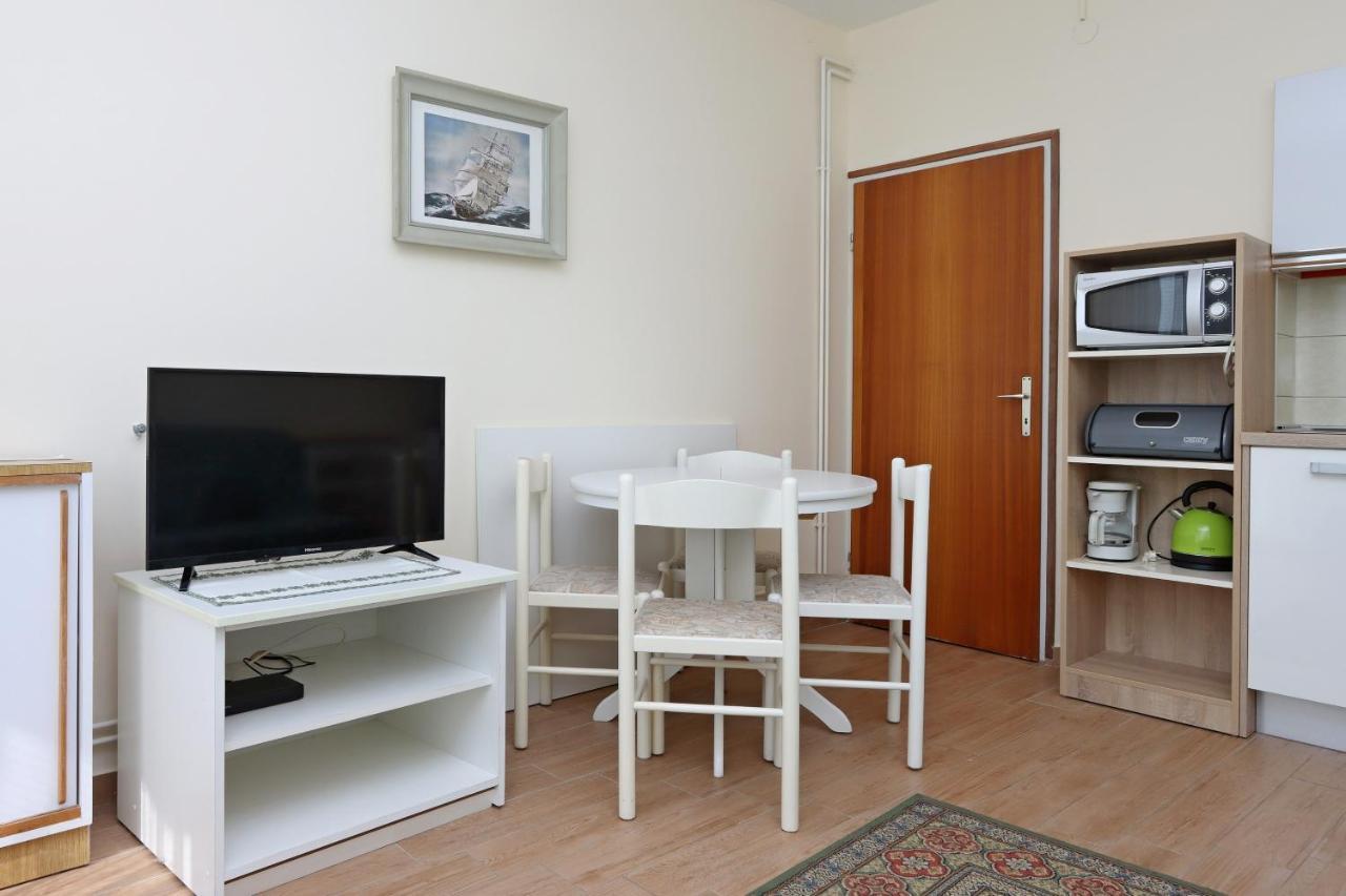 Apartments With A Parking Space Punat, Krk - 5410 Apartment